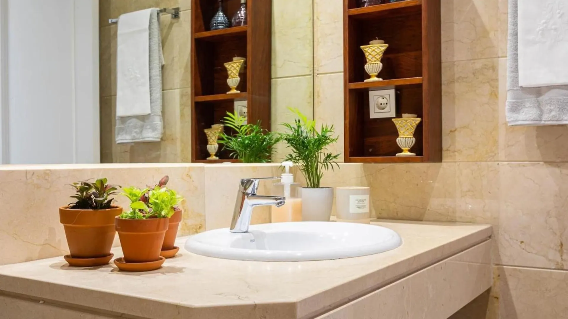 Banus Home Marbella 0*,  İspanya